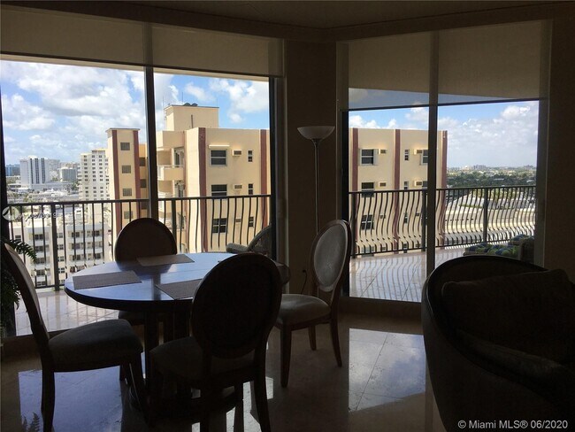 Building Photo - 100 S Birch Rd