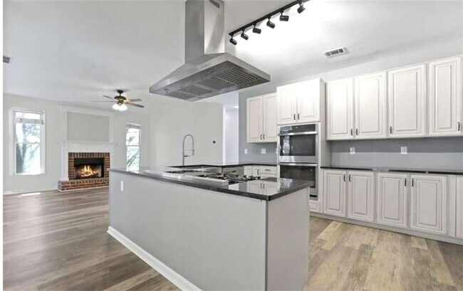 Building Photo - 3520 Mystic Dr