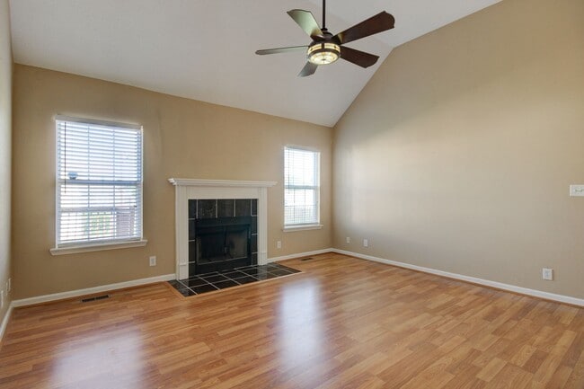 Building Photo - Super cute Ranch on Cul De Sac with update...