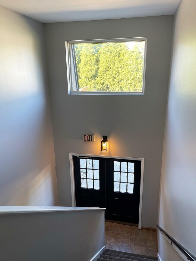 Building Photo - 104 Weber St