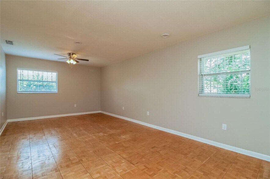 Building Photo - 804 Greenbriar Dr