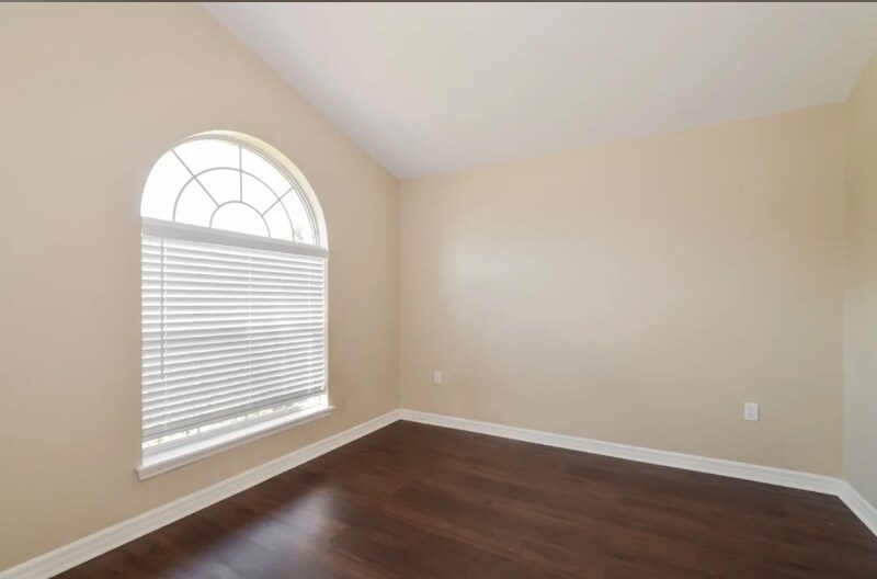 Building Photo - 120 Vine Dr