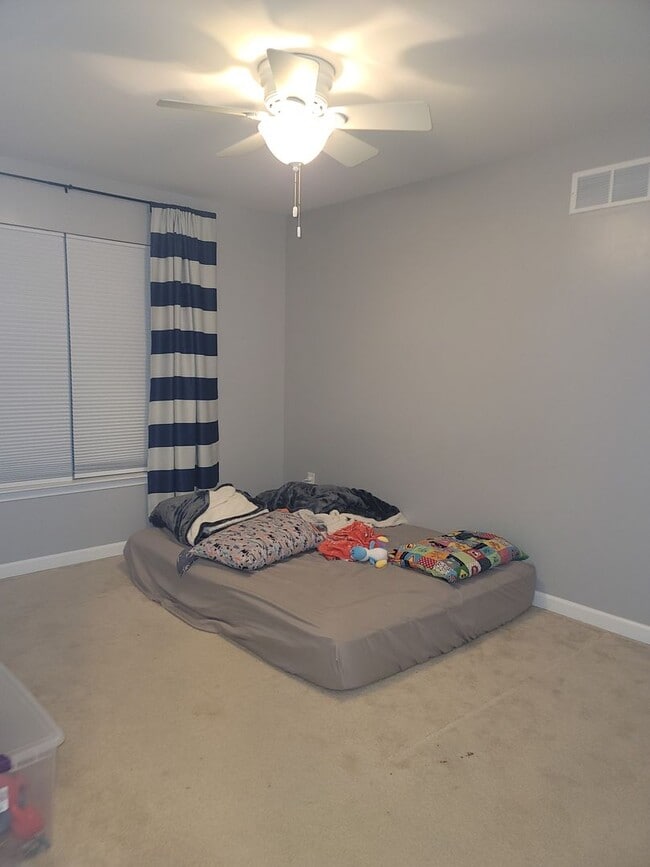 Building Photo - 3 bedroom 2 1/2 bath Townhouse in Bayberry