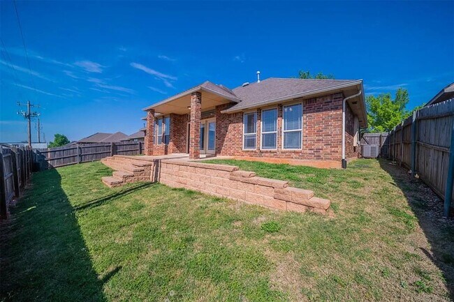 Building Photo - 1105 Kelsi Dr