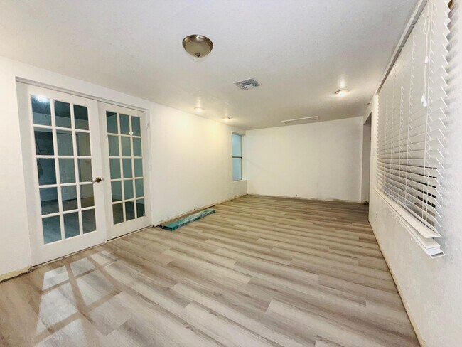 Building Photo - 6921 Long Needle Ct