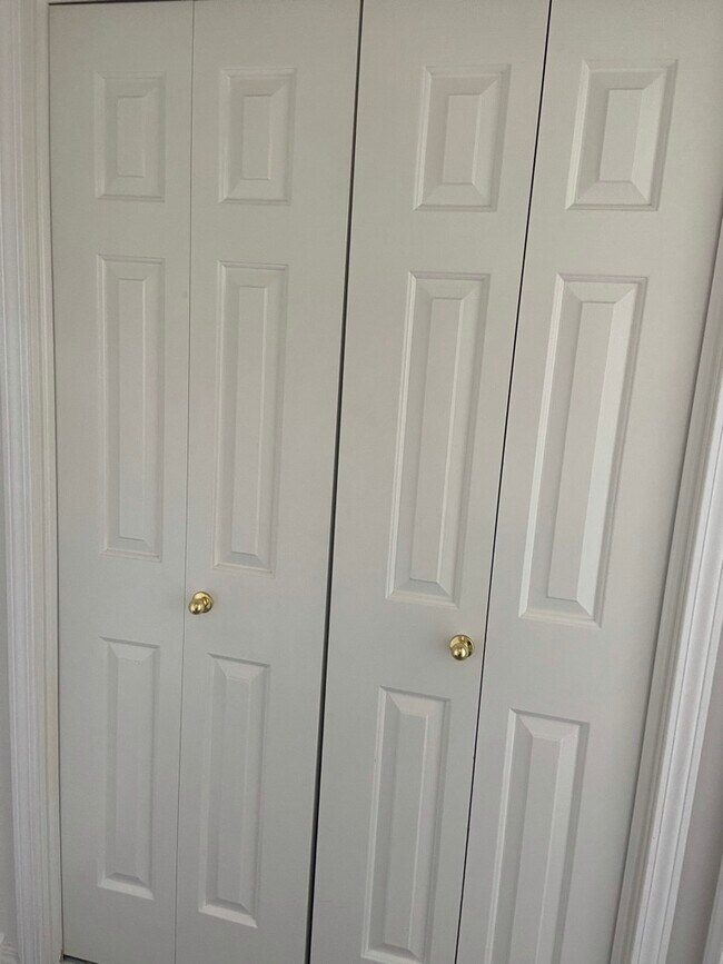 Building Photo - 1745 Challis Dr