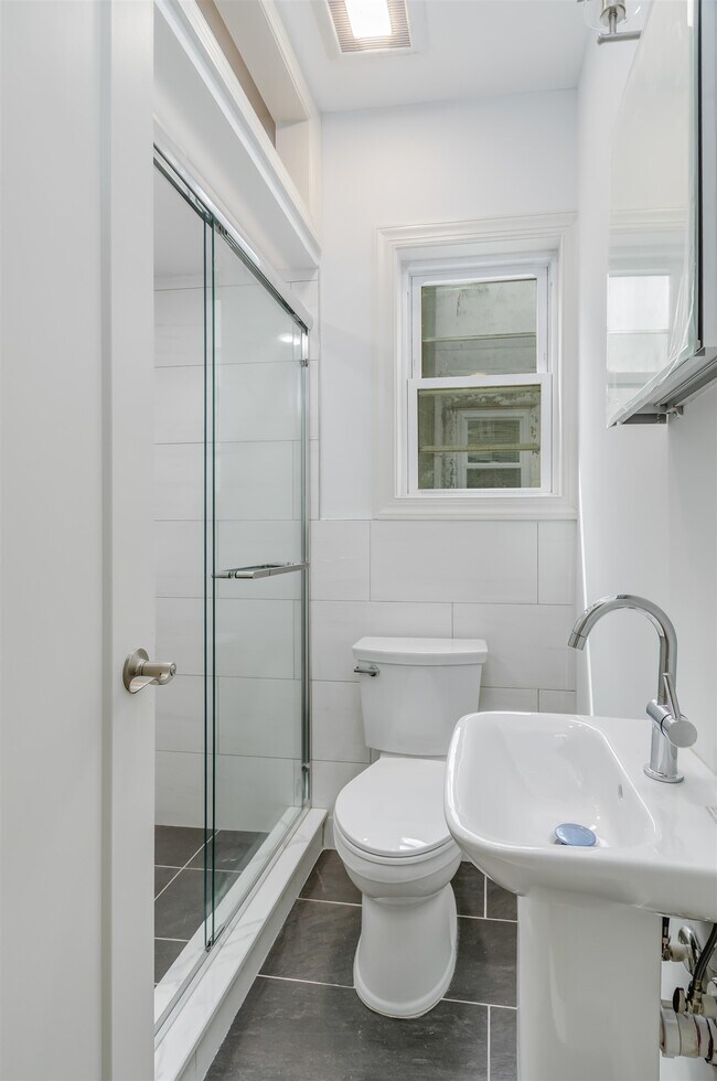 Building Photo - 1058 Avenue C