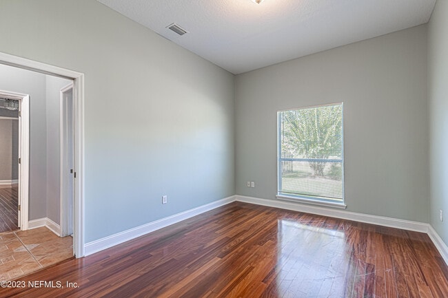 Building Photo - 2465 Pinehurst Ln
