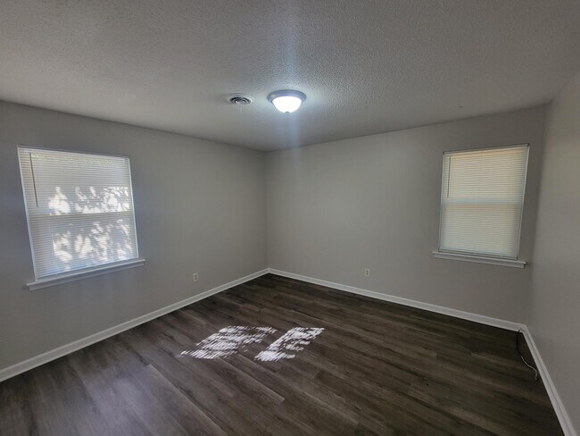 Building Photo - 119 Sunnywood Dr
