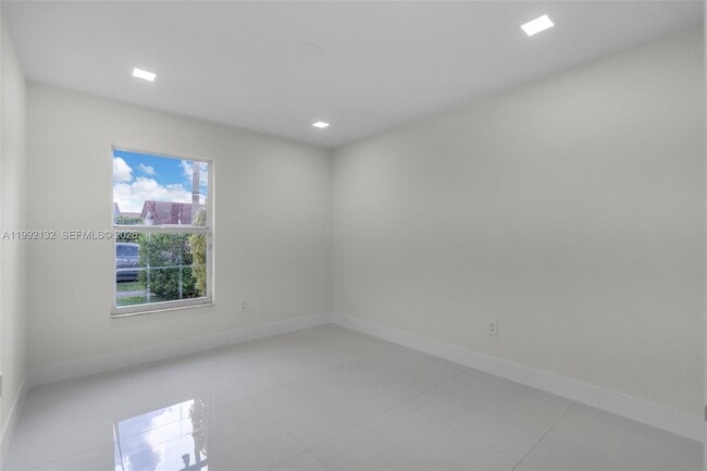 Building Photo - 803 NW 133rd Ct