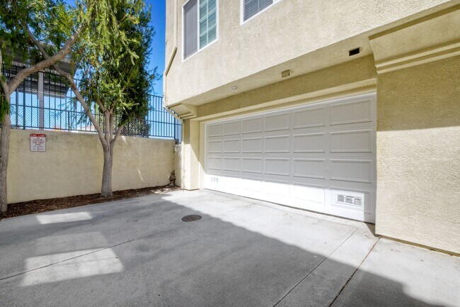 Building Photo - 3726 Mykonos Ln