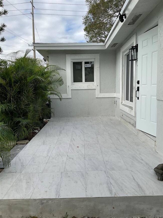 Building Photo - 642 NW 14th Way