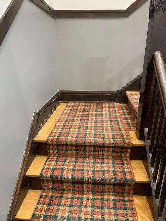 Building Photo - 2437 W North Shore Ave