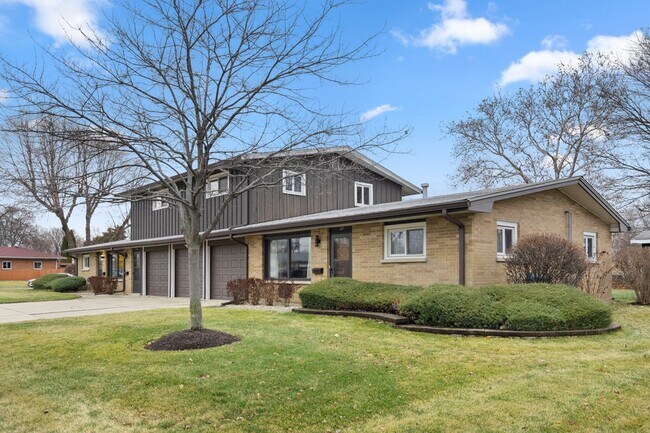 Building Photo - 537-541 N Edgelawn Drive Unit 539