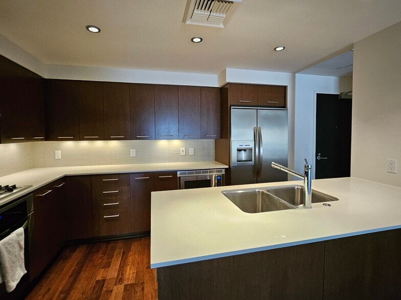 Building Photo - 1310 NW Naito Pky