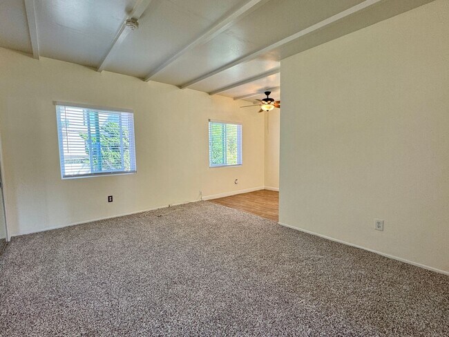 Building Photo - 4284 Third Ave