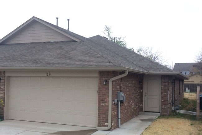 Building Photo - 127 Ashley Dr