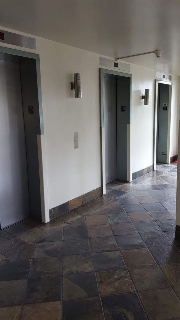 Building Photo - Kapiolani - Ala Wai Skyrise - 1 Bdrm/1 Bat...