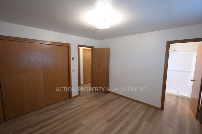 Building Photo - 2 bed 2 bath 1 car garage in Sequim