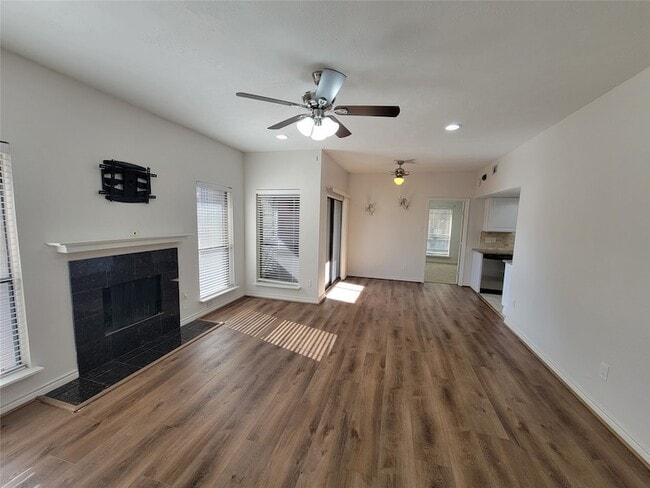 Building Photo - 2025 Augusta Dr