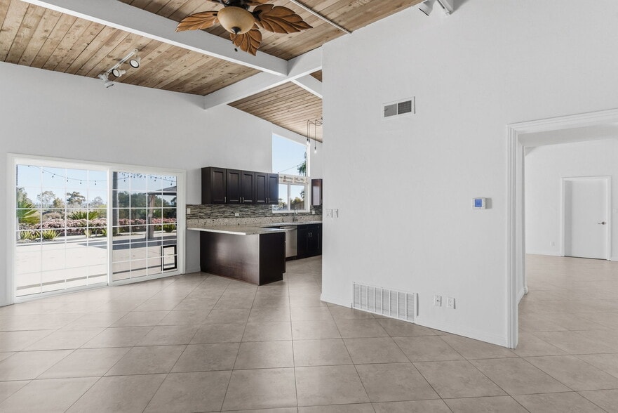 Building Photo - 8335 Sugarman Dr