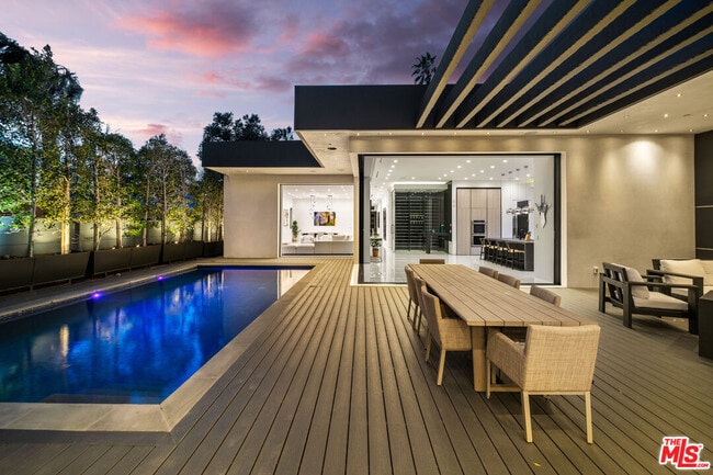 Building Photo - 4458 Mammoth Ave