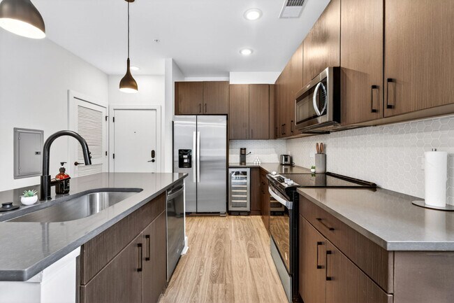 Building Photo - 605 N 12th St