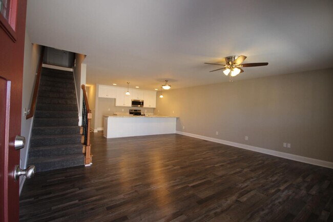 Building Photo - 704 Cobblestone Dr