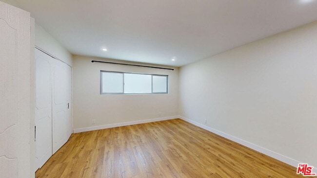 Building Photo - 6752 Hillpark Dr
