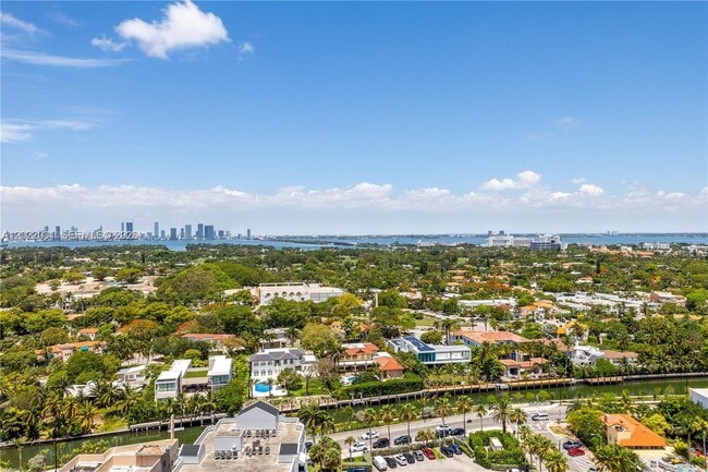 Building Photo - 2655 Collins Ave