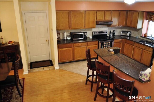 Building Photo - 605 Sandstone Dr