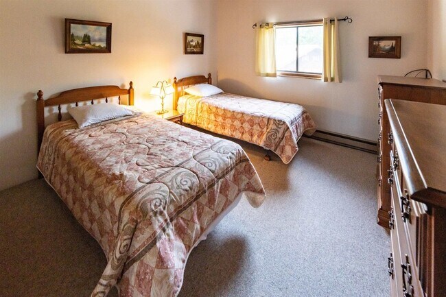 Building Photo - 18 Bunker Ln