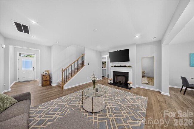 Building Photo - 14938 Tamarack Drive