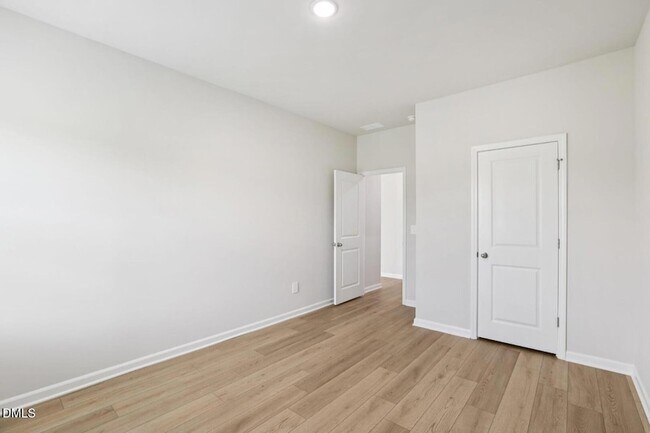 Building Photo - 693 White Birch Ln