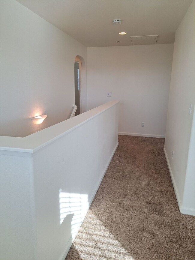Building Photo - 1504 N Vanguard Way
