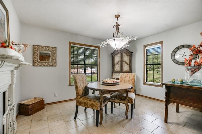 Building Photo - 603 Sunray
