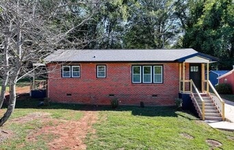 Building Photo - Stunningly Renovated 3BD/1BA Single Family...