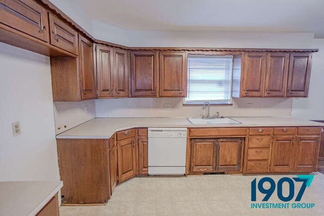 Building Photo - Spacious 2-Bedroom Home with Hardwood Flooring and Brick Fireplace in OKC!