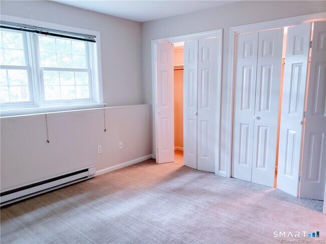 Building Photo - 10 Brantwood Dr