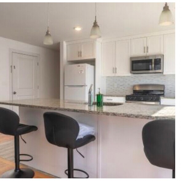 Building Photo - 579 Broad St