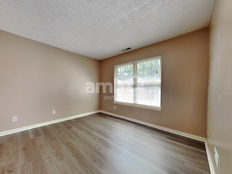 Building Photo - 132 Warner Dr
