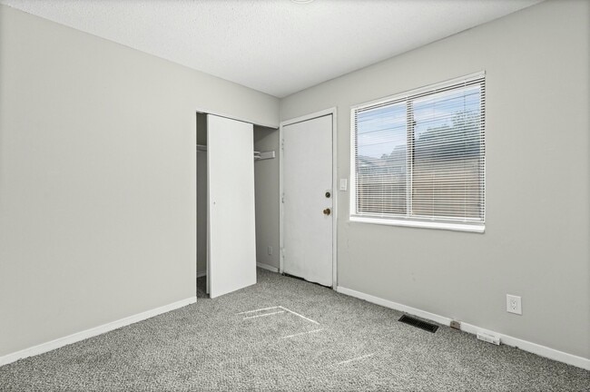 Building Photo - 2900 W 43rd Terrace