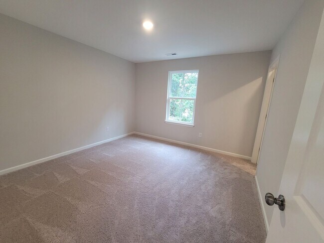 Building Photo - Welcome to our townhouse in the beautiful location of Leland, NC.