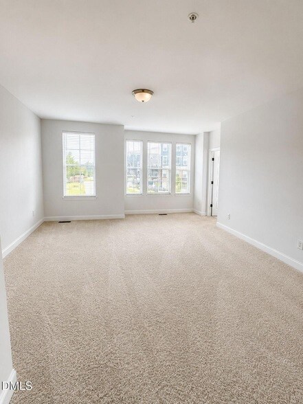 Building Photo - 602 Market Grove Dr