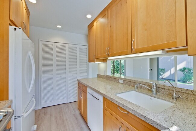 Building Photo - Single Story Townhome in Cherry Chase Neighborhood of Sunnyvale!