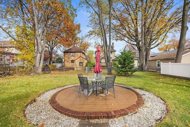 Building Photo - 97 Riverview Ave