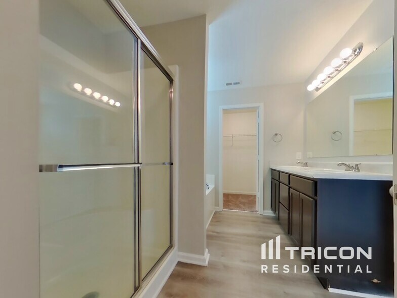 Building Photo - 2984 W Sampler St