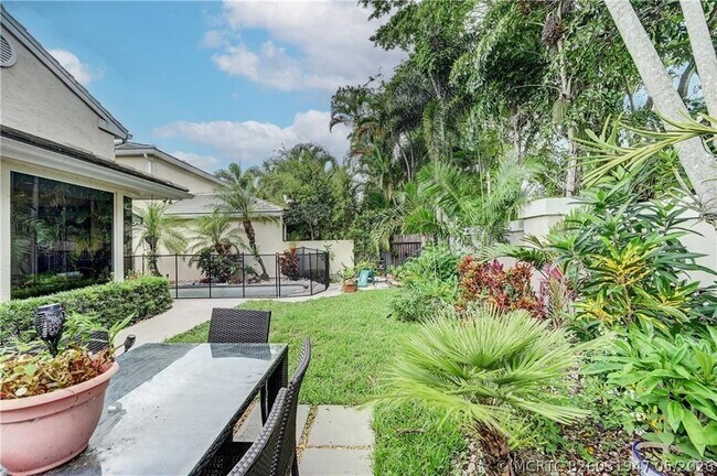 Building Photo - 8171 Hampton Wood Dr