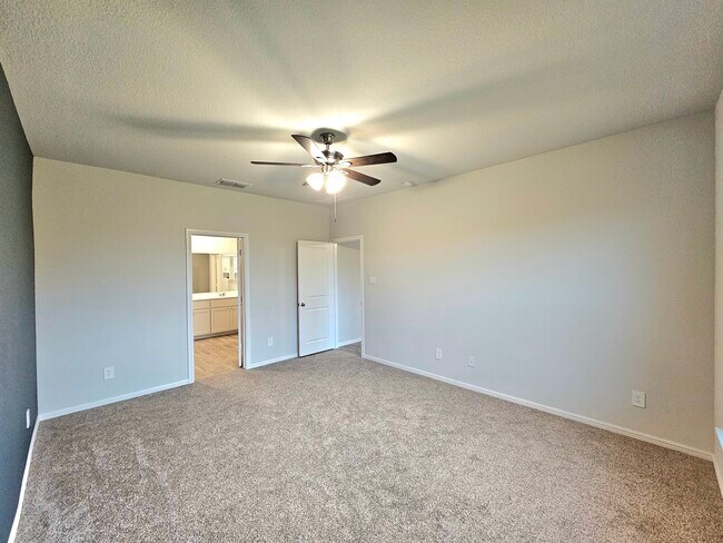 Building Photo - 5449 Red Fern Ln