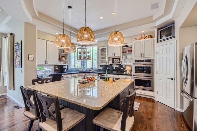 Primary Photo - Luxury Golden Home with Private Pool & Bac...